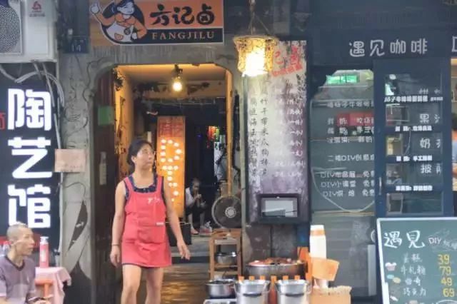 水陆街美食_美食街路线_水街美食城